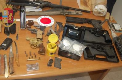 Trasformava pistole giocattolo in armi in grado di sparare: arrestato