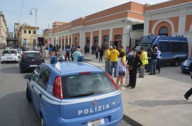 Sgombero FerrHotel a Bari: le foto dell'operazione