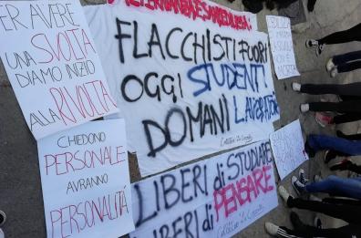 Bari, troppi tagli a scuola? E gli studenti scioperano
