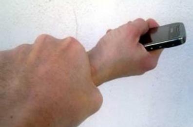Tenta di rubare iPhone a una donna in pieno centro: arrestato 38enne marocchino
