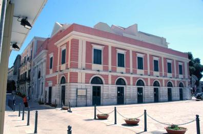 Sicurezza, chiude Teatro Garibaldi, polemica ritardi nei lavori