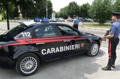 Potenza, festa in casa tra giovani senza distanze e mascherine: 12 sanzionati