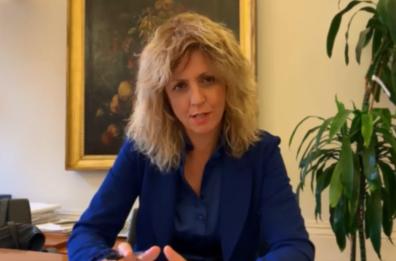 Lecce, emergenza Xylella, Lezzi: «Spiegherò agli agricoltori il decreto da 300 mln»