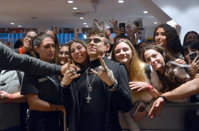 Irama alla Feltrinelli di Bari, le foto più belle