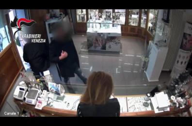 La commessa della gioielleria veneta aggredita e sequestrata dai rapinatori brindisini
