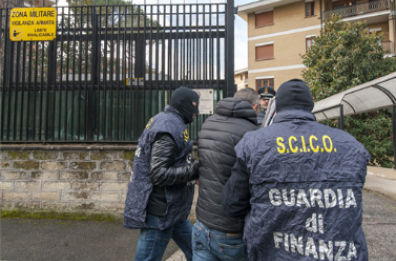 Bari, «case, soldi e gioielli di lusso», i Martiradonna perdono il tesoro accumulato con le scommesse illegali