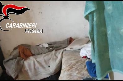 Foggia, sgombero nei locali ex Satel: ecco i tuguri delle 40 famiglie rom 