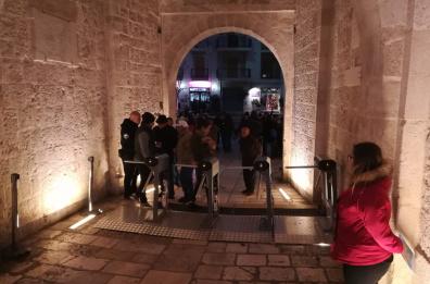 Polignano, sindaco sui tornelli: «Nel centro storico non più di 2700 visitatori»