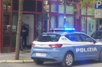 Foggia, rapina da film in banca con maschera e taglierino: due arresti