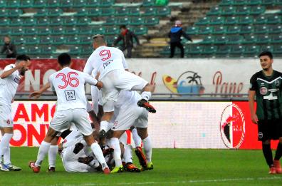 Bari si impone a Gela e vince: biancorossi primi in classifica