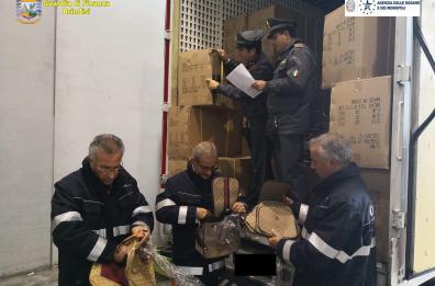 Alta moda: 10mila borse contraffatte, maxi-sequestro al porto di Brindisi