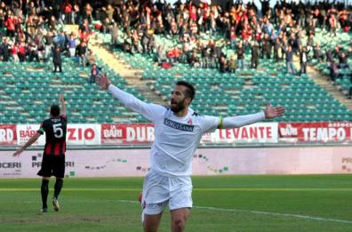 Bari calcio, ottava stagione biancorossa per il capitano Valerio di Cesare