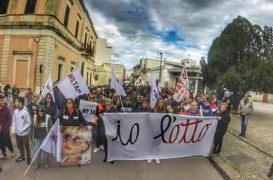 No Tap, in mille in corteo a Melendugno contro opere inutili: «Io l'otto»