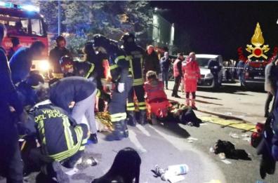 Strage per uno spray al concerto del trapper in discoteca: 6 morti