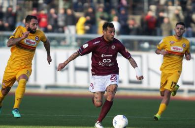 Foggia schiacciato dal Livorno, tifosi contestano squadra