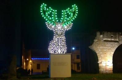 Corna, pillole e lato B: le luci d'artista a Brindisi fanno discutere