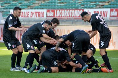 Bari come un caterpillar: le immagini della vittoria con il Troina