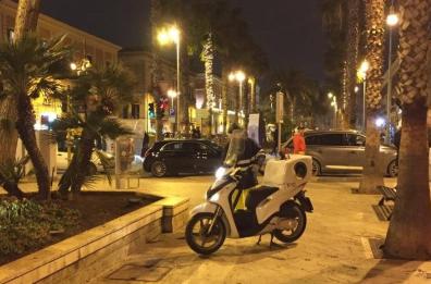 Cani, a Bari una moto per aspirare i bisognini