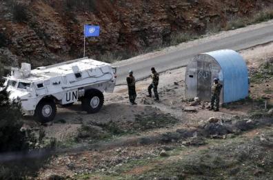 Israele alza una barriera di filo spinato
sale il livello di allerta dei caschi blu 