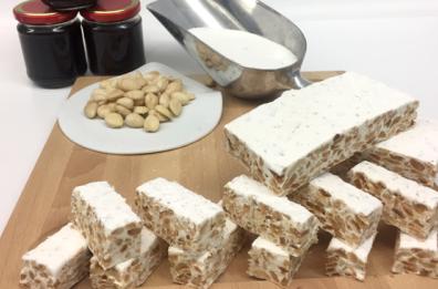 Torrone morbido bianco, mandorle baresi e pistacchi