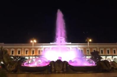 Bari, per Natale la fontana di Piazza Moro diventa multicolor