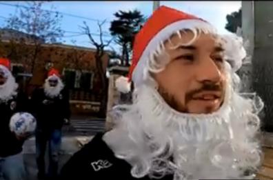 Barba bianca e cappelli rossi: ecco la gag natalizia dei calciatori del Bari