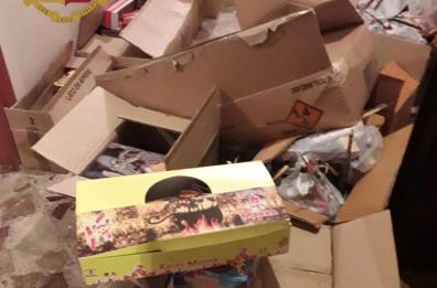 Bari, lanciano petardi contro un palazzo: denunciati padre e figlio