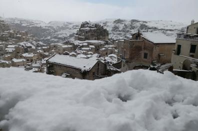 L'inverno si fa sentire: arriva il freddo, nel weekend rischio neve a bassa quota, anche in Puglia