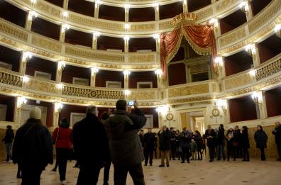 Bari, boom di visitatori per rivedere il «nuovo» teatro Piccinni