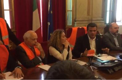 Centinaio: «Al via piano di crisi per olivicoltura pugliese». Gilet arancioni: «Teniamo i trattori accesi»