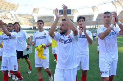 Bari soffre ma alla fine vince
Sancataldese-Bari 1-2 La diretta
Lutto al braccio per l'ex Masinga