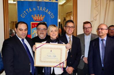 Un anno fa ci lasciava Nadia Toffa: il suo amore per Taranto in uno speciale tv