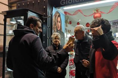 Via Manzoni, basta auto: rifiorisce la via dello shopping