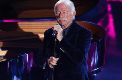 Gino Paoli in concerto a Bari: «Servono canzoni educate»