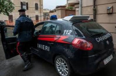 Mola, «Dacci i soldi» la vittima si rifiuta e gli incendiano la casa: 2 arresti
