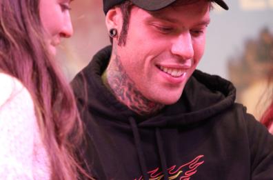 Fedez a Foggia: in migliaia ad accoglierlo al GrandApulia