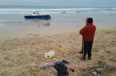 Affonda barca nella notte a Pescoluse: 2 uomini dispersi in mare