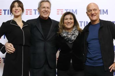 Sanremo: stasera il via con Bocelli, Giorgia, Favino e Santamaria