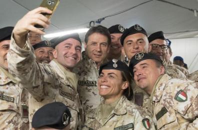 Il saluto di Conte ai soldati pugliesi
"Per voi orgoglio e riconoscenza" 
