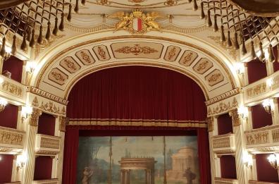 Bari, se mamma e papà vanno a teatro i bambini li accoglie Palazzo di Città 