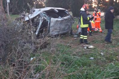 Lecce, schianto mortale mentre va al lavoro: muore 19enne 