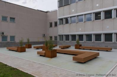 Totem, segnaletica e panchine: nuovo look del Politecnico
