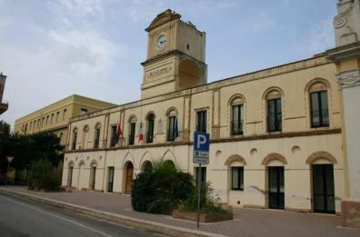 Bernalda, tentò di picchiare il sindaco in aula: in manette 71enne