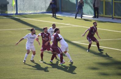 Bari, un pugno sul tavolo
e le mani sulla serie C