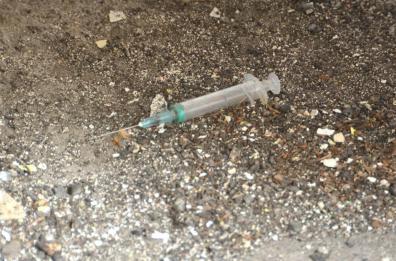 Barletta, operatrice ecologica si punge con aghi sporchi di sangue
