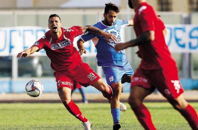 Bari, uno entro e l'altro esce
Simeri-Pozzebon la staffetta del gol