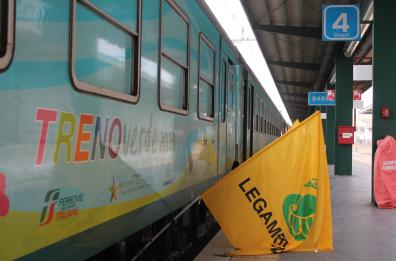 Bari, ecco il Treno verde di Legambiente per misurare la qualità dell'aria