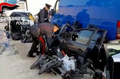 Nell'officina pezzi di auto rubate: un arresto a Cerignola