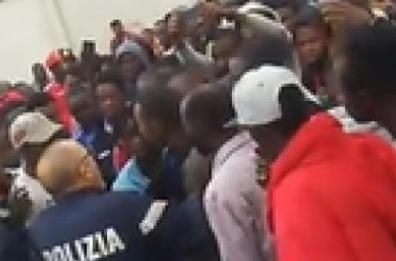 Tentò di investire poliziotti e causò rivolta a Borgo Mezzanone: gambiano espulso