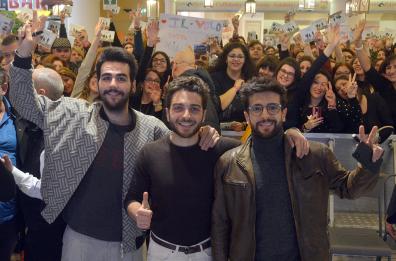 Bagno di folla per il Volo a Bari Santa Caterina: ecco gli scatti più belli coi fan